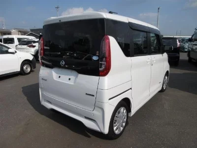 NISSAN ROOX
