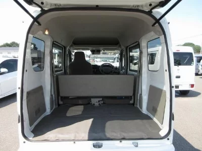 NISSAN CLIPPER VAN