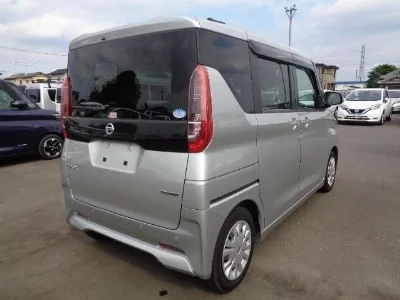 NISSAN ROOX