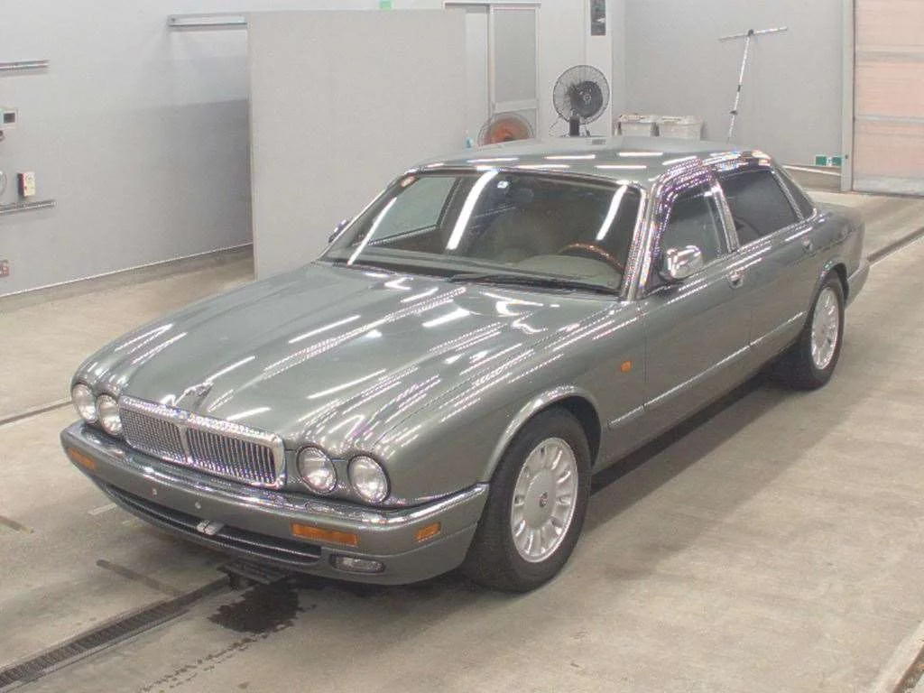 Daimler DAIMLER  с аукциона в Японии