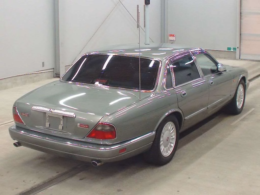 Daimler DAIMLER  с аукциона в Японии