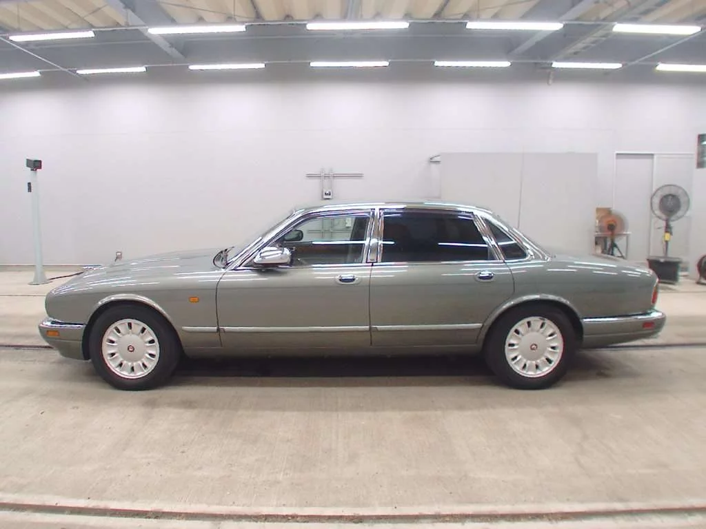 Daimler DAIMLER  с аукциона в Японии