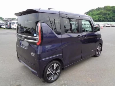 NISSAN ROOX