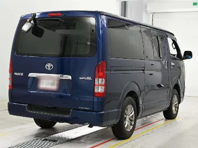 TOYOTA HIACE VAN