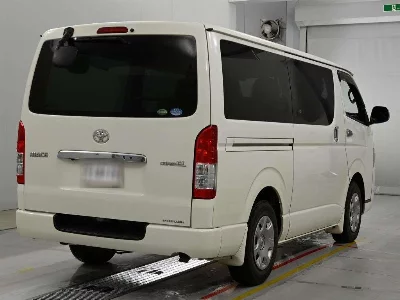 TOYOTA HIACE VAN