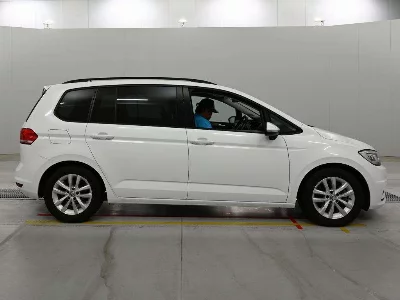 VOLKSWAGEN GOLF TOURAN