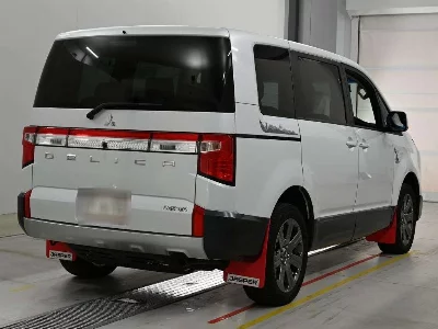 MITSUBISHI DELICA D:5