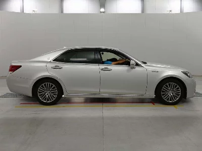 TOYOTA CROWN MAJESTA