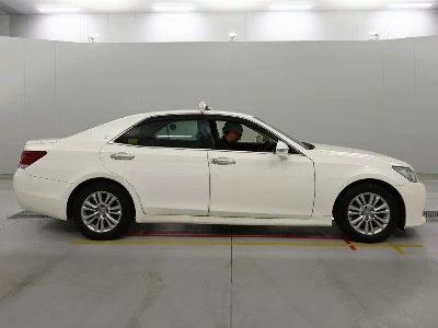 TOYOTA CROWN HYBRID