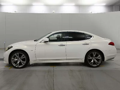 NISSAN FUGA