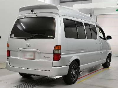 TOYOTA GRAND HIACE