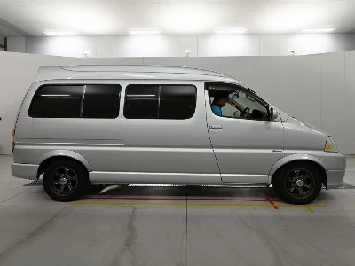TOYOTA GRAND HIACE