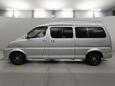 TOYOTA GRAND HIACE