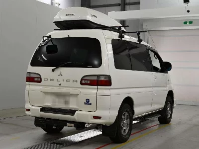 MITSUBISHI DELICA SPACE GEAR