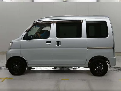 TOYOTA PIXIS VAN