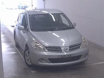 NISSAN TIIDA