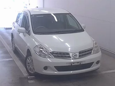 NISSAN TIIDA