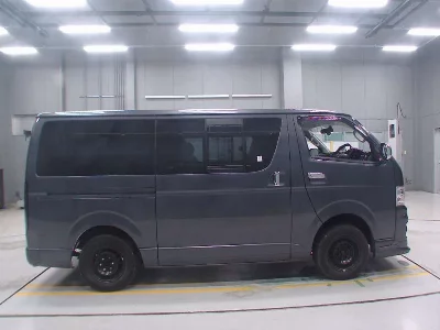 TOYOTA HIACE VAN