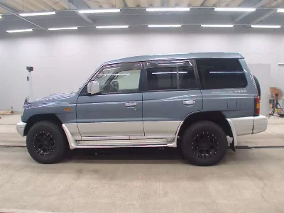 MITSUBISHI PAJERO