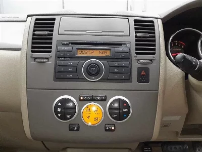 NISSAN TIIDA