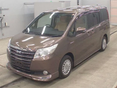 TOYOTA NOAH