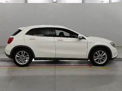 MERCEDES BENZ GLA