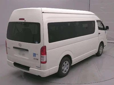 TOYOTA HIACE COMMUTER