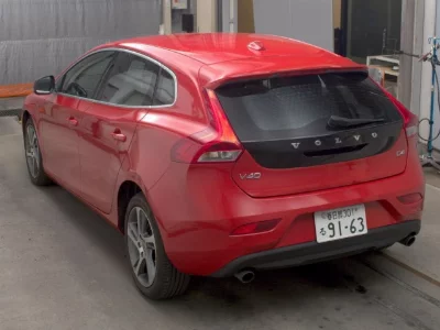 VOLVO V40