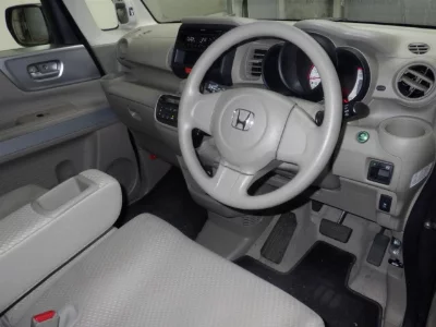 HONDA N-BOX SLASH