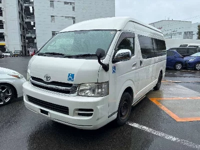 TOYOTA HIACE COMMUTER