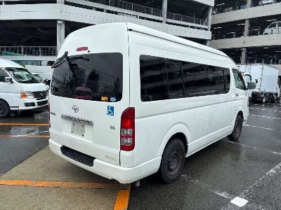 TOYOTA HIACE COMMUTER