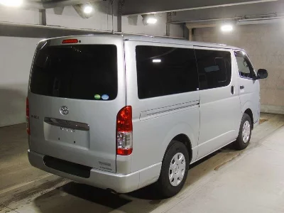 TOYOTA HIACE VAN