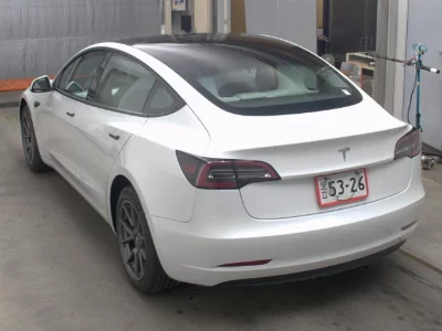 TESLA MODEL 3