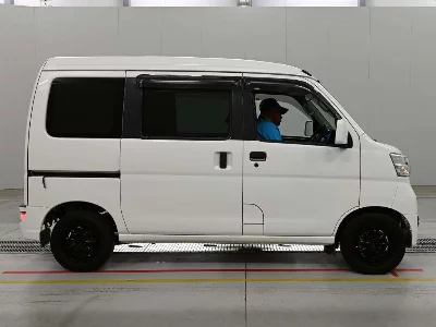 TOYOTA PIXIS VAN