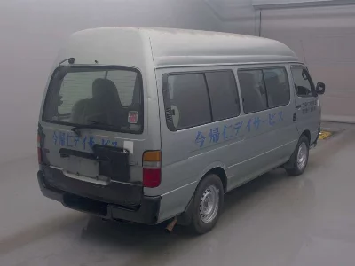 TOYOTA HIACE COMMUTER