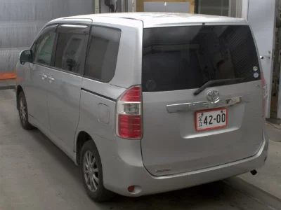 TOYOTA NOAH