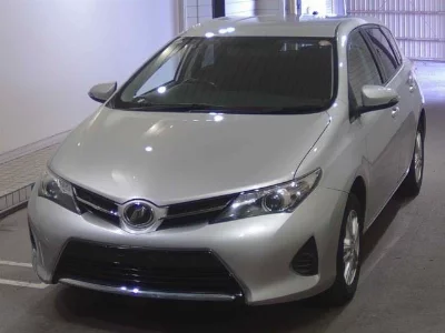 TOYOTA AURIS