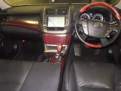 TOYOTA CROWN MAJESTA