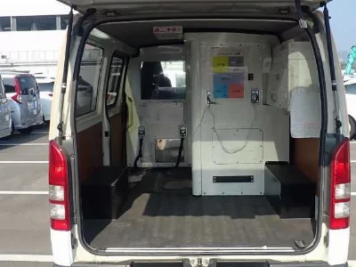 TOYOTA HIACE VAN