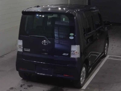 TOYOTA PIXIS SPACE
