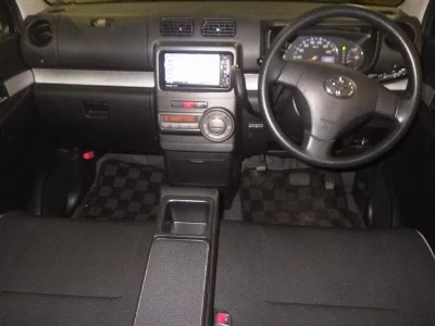 TOYOTA PIXIS SPACE