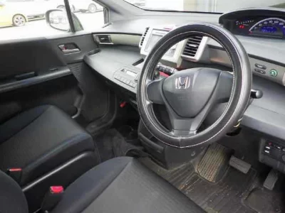 HONDA FREED SPIKE