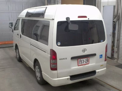 TOYOTA HIACE VAN