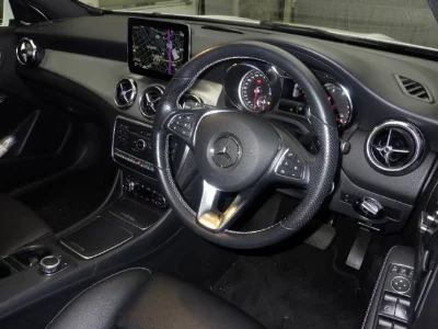 MERCEDES BENZ GLA