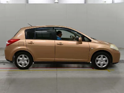 NISSAN TIIDA