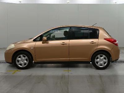 NISSAN TIIDA