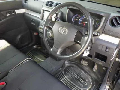 TOYOTA PIXIS SPACE