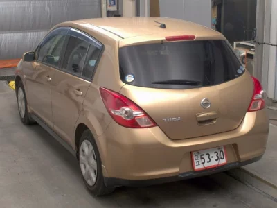 NISSAN TIIDA