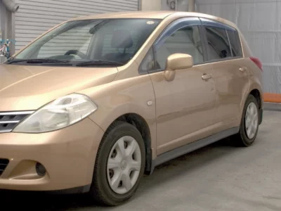 NISSAN TIIDA