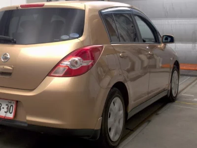 NISSAN TIIDA